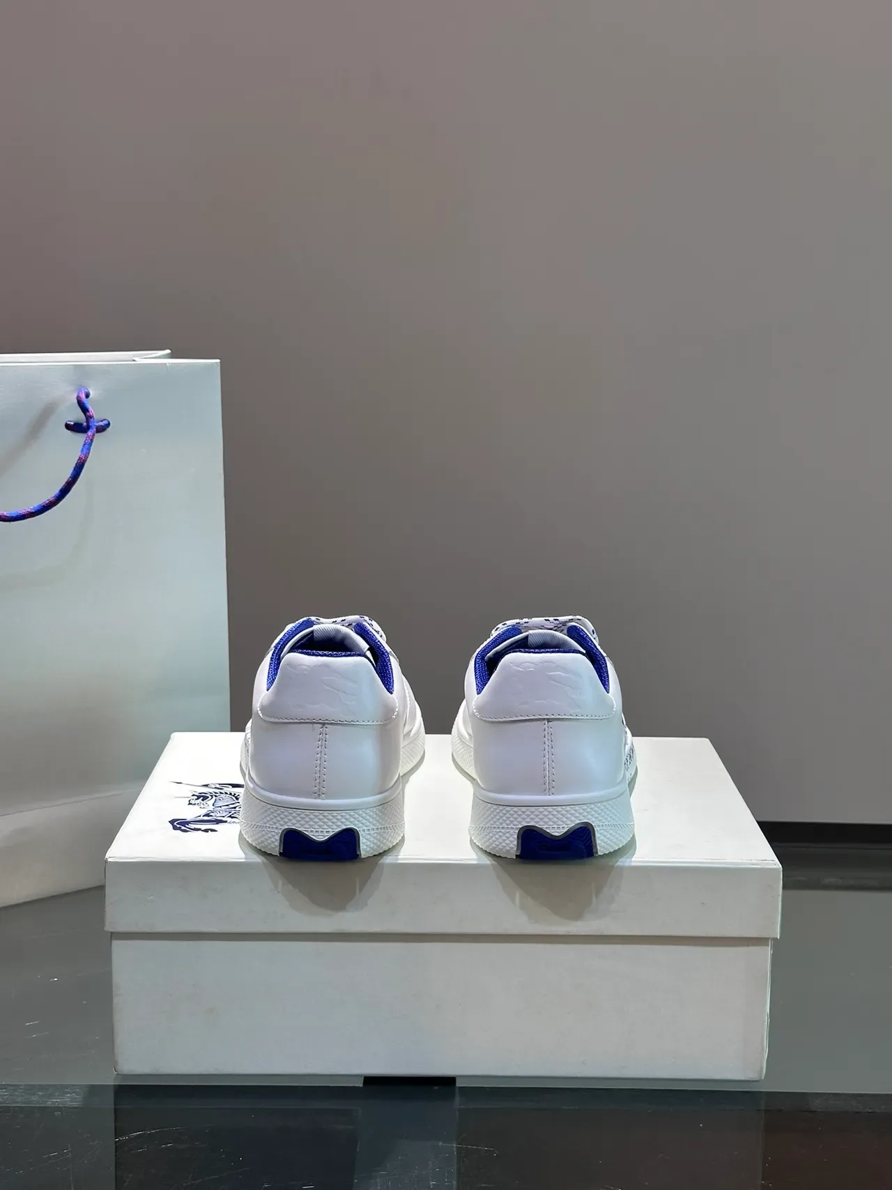 Burberry Knight Sneakers Lifestyle Blanc et Bleu 3