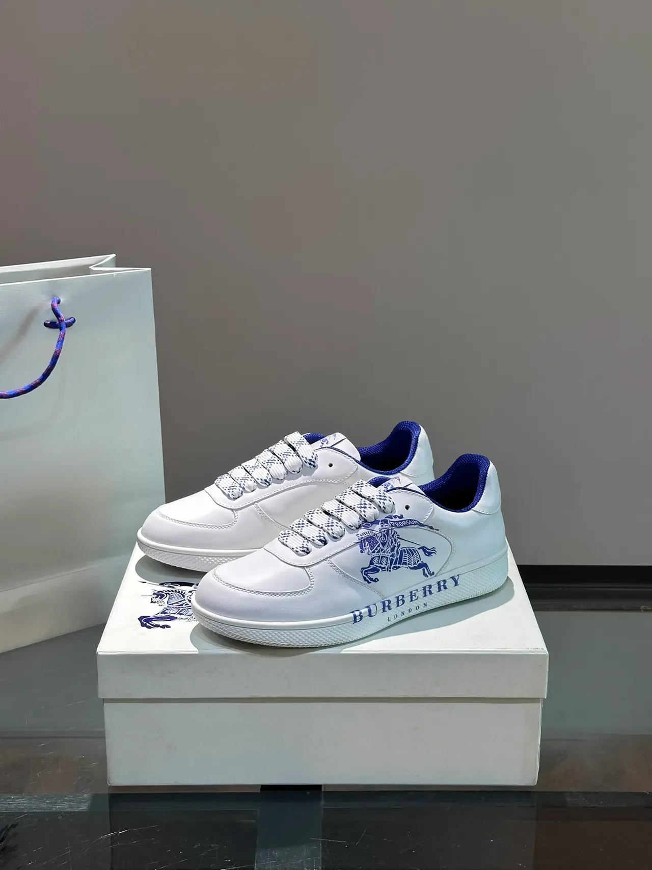 Burberry Knight Sneakers Lifestyle Blanc et Bleu 5