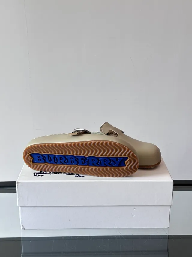 Burberry Lola Beige Marron Sangle à boucle Motif à carreaux Accent Chaussures casual 2