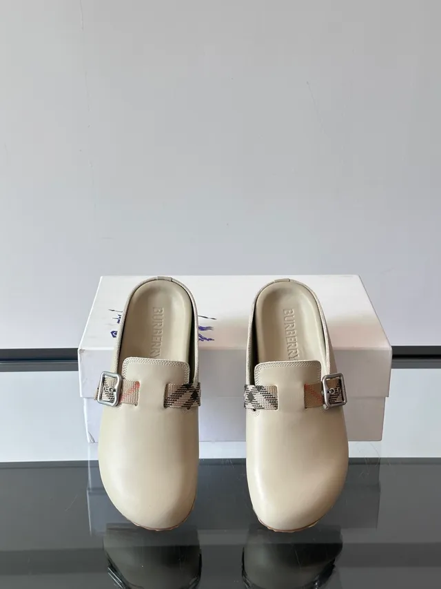 Burberry Lola Beige Marron Sangle à boucle Motif à carreaux Accent Chaussures casual 3