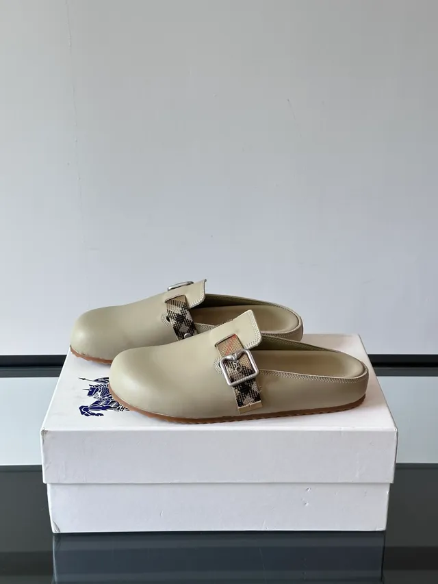 Burberry Lola Beige Marron Sangle à boucle Motif à carreaux Accent Chaussures casual 4
