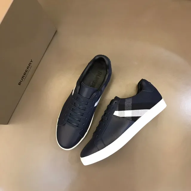 Burberry Lola Navy White cuir tige House Check bande latérale lifestyle sneakers 3
