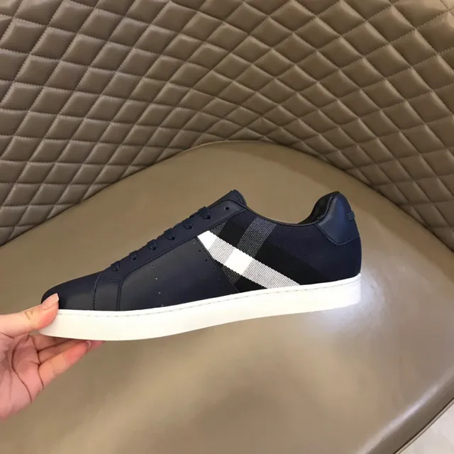 Burberry Lola Navy White cuir tige House Check bande latérale lifestyle sneakers 8