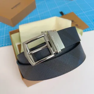 Burberry উল্টনযোগ্য বাকেল বোনা চামড়ার পট্টা