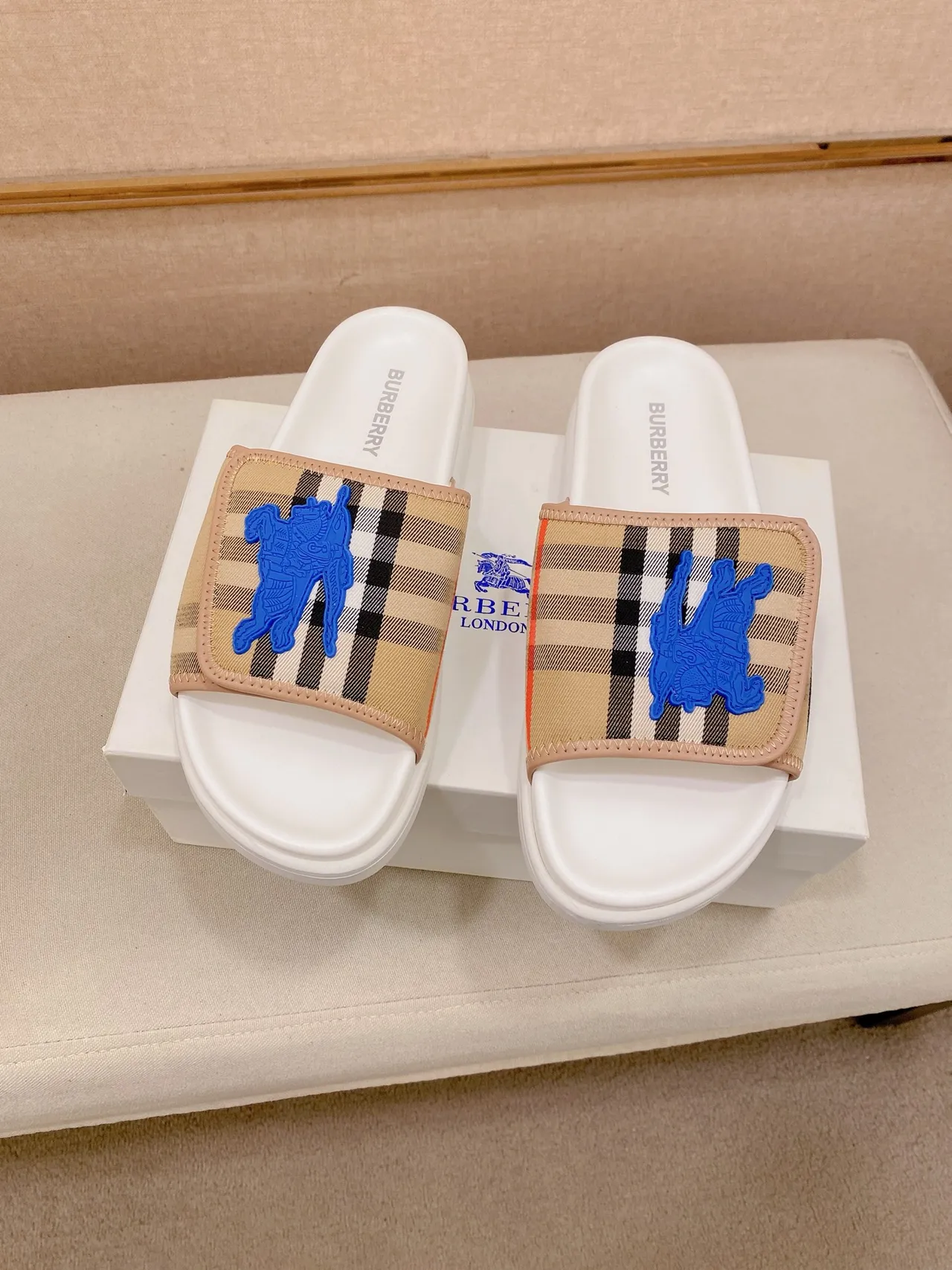 Burberry Slide Noir Bleu Motif Écossais Bride Surélevée Chevalier Équestre Sandales 4