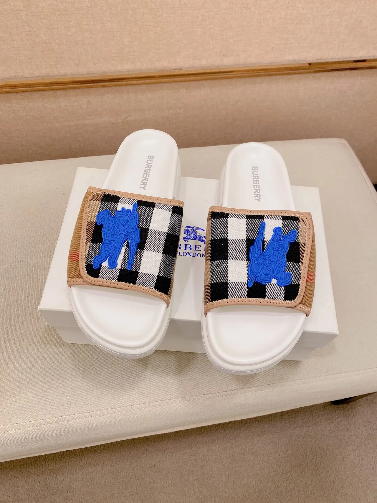 Burberry Slide Noir Bleu Motif Écossais Bride Surélevée Chevalier Équestre Sandales 5