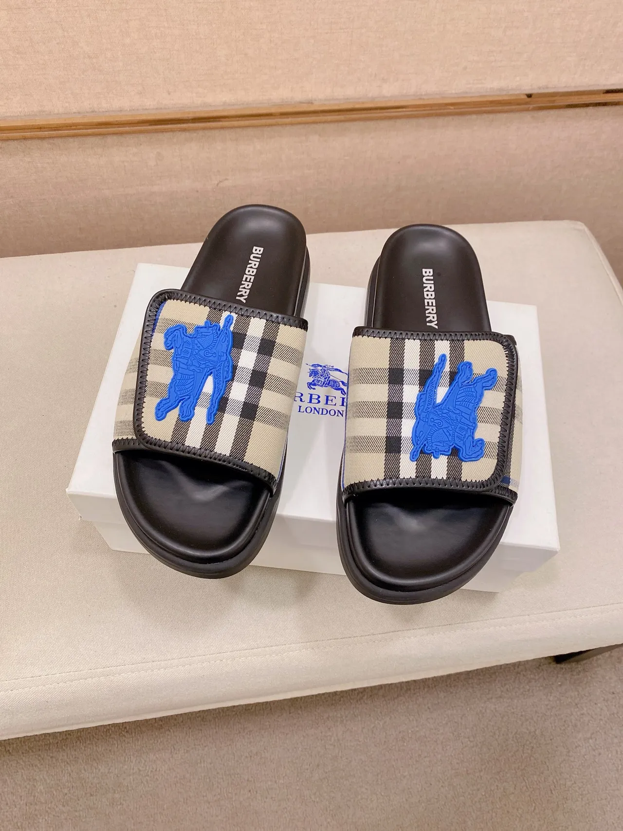 Burberry Slide Noir Bleu Motif Écossais Bride Surélevée Chevalier Équestre Sandales 6