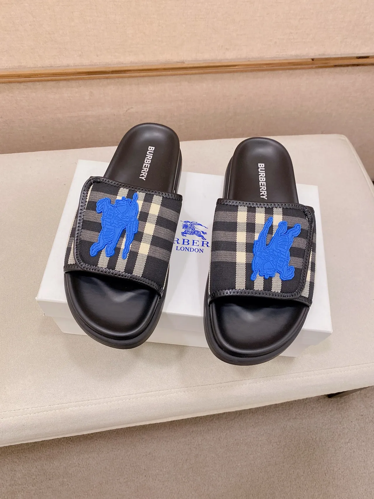 Burberry Slide Noir Bleu Motif Écossais Bride Surélevée Chevalier Équestre Sandales 7