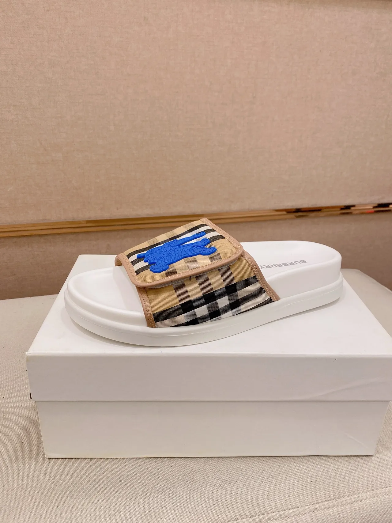 Burberry Slide Noir Bleu Motif Écossais Bride Surélevée Chevalier Équestre Sandales 9