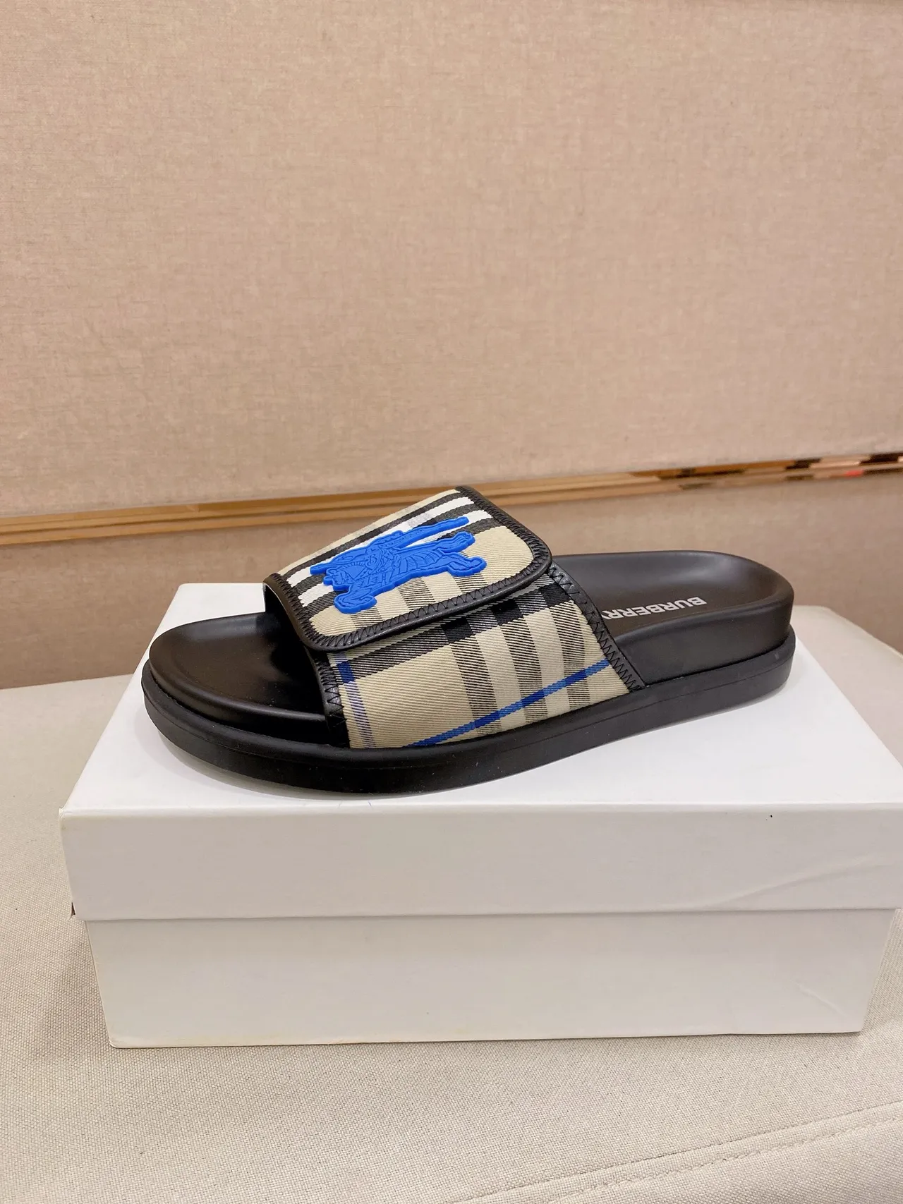 Burberry Slide Noir Bleu Motif Écossais Bride Surélevée Chevalier Équestre Sandales 11