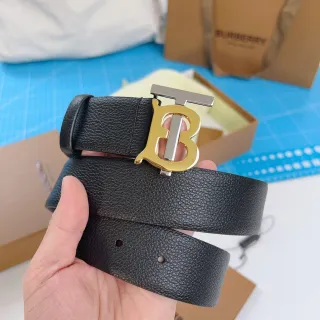 Burberry TB কালো সোনা দানাযুক্ত ইন্টারলকিং বাকল চামড়ার বেল্ট