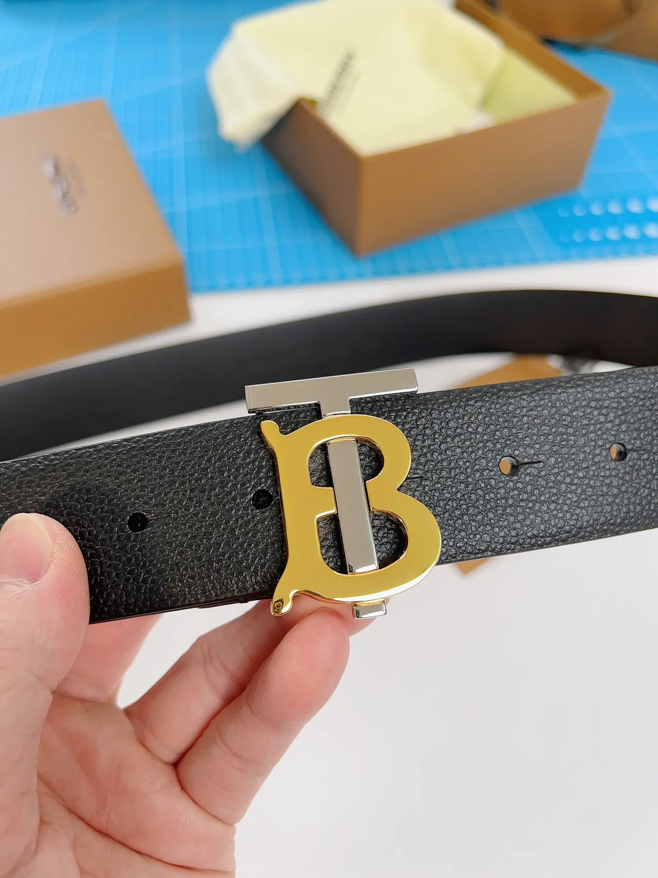 Burberry TB Ceinture Noir Or Texturé Boucle Interlocking Cuir 7