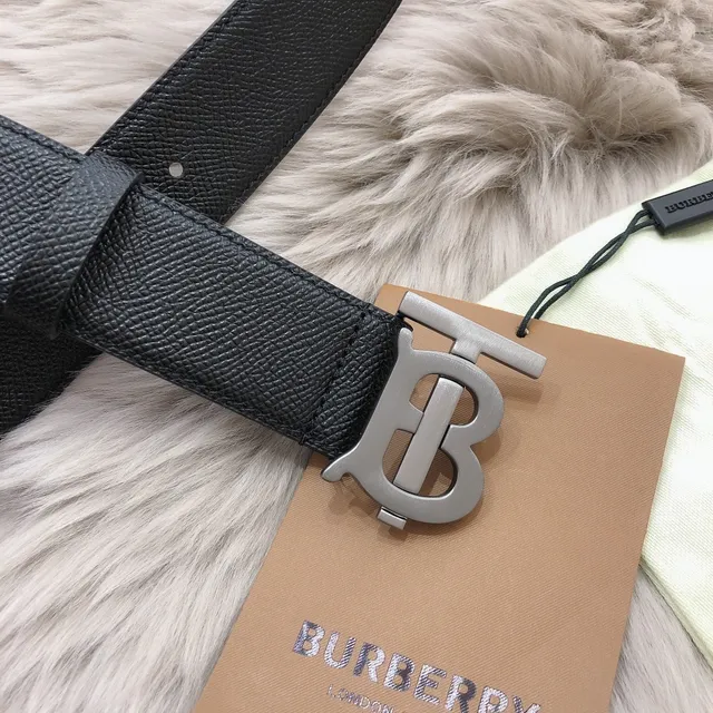 Burberry TB Cinto Preto Dourado Textura de Grão Monograma Fivela Couro Cinto 3