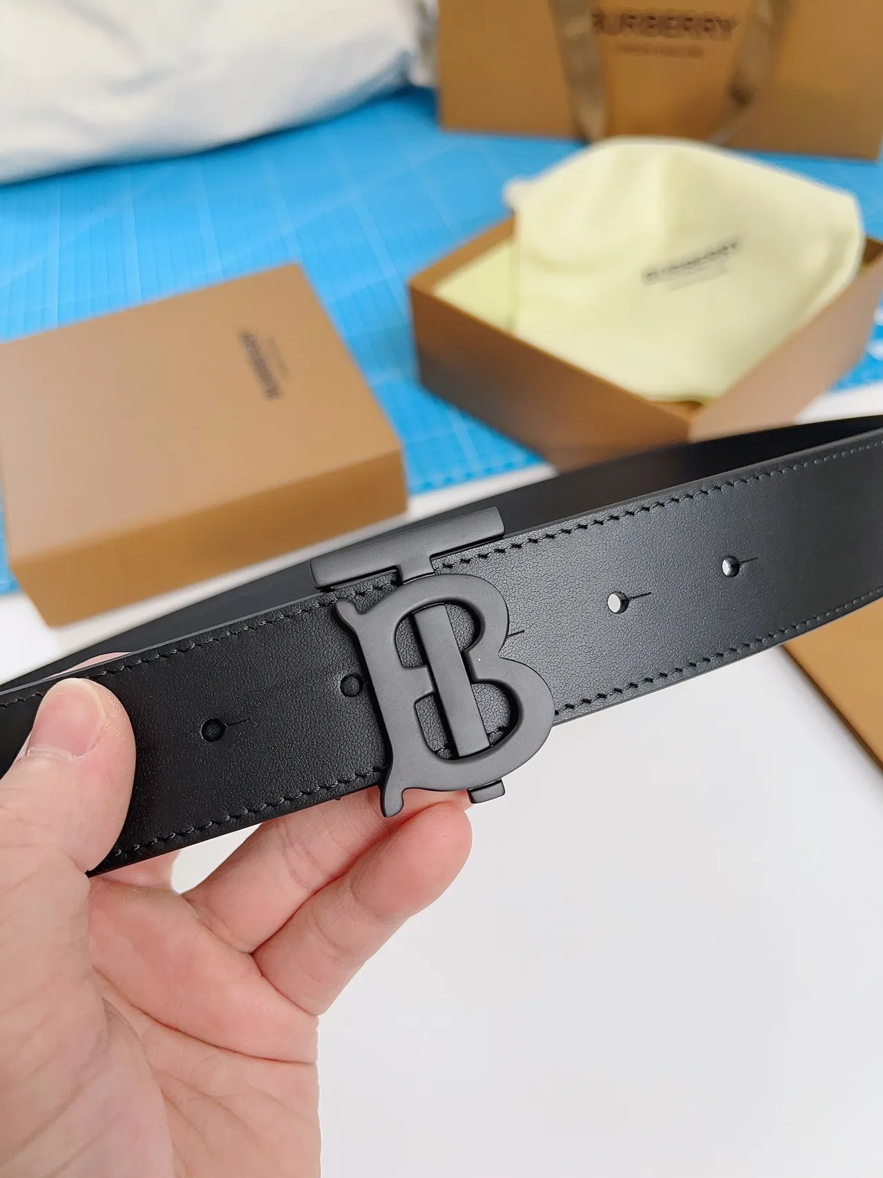 Burberry TB Monogram কালো চামড়ার বেল্ট 7