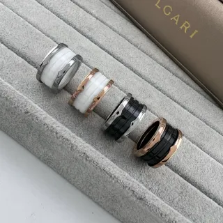 Bvlgari B.zero1 मल्टी-बैंड सिरेमिक और मेटल अंगूठियां