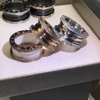 Bvlgari B.zero1 मल्टी-बैंड पावे क्रिस्टल रिंग
