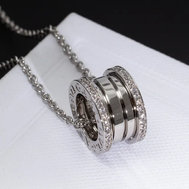Bvlgari B.zero1 Collier à pendentif de diamants Pavé multi-bandes 3