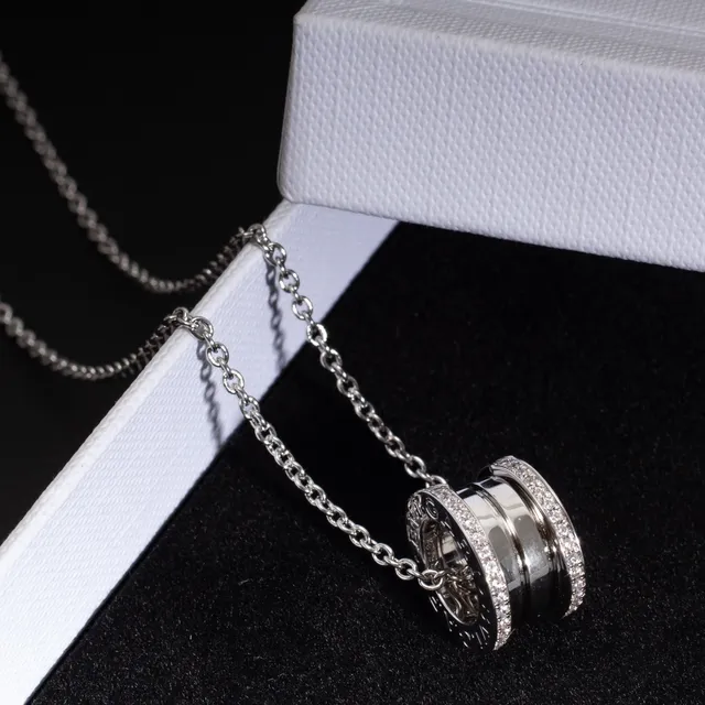 Bvlgari B.zero1 Collier à pendentif de diamants Pavé multi-bandes 4