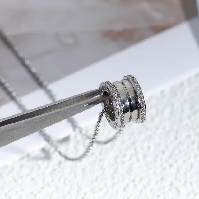 Bvlgari B.zero1 Collier à pendentif de diamants Pavé multi-bandes 7