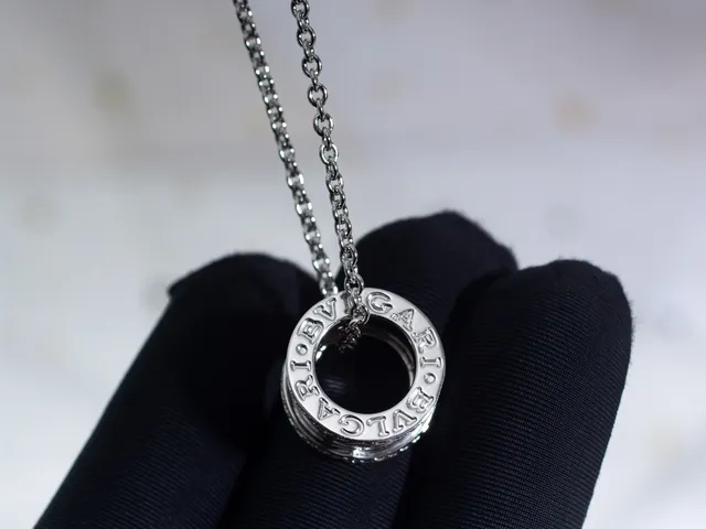 Bvlgari B.zero1 Collier à pendentif de diamants Pavé multi-bandes 8