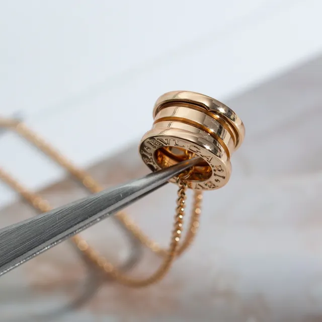 Bvlgari B.zero1 Tubogas bague empilée colier doré 7