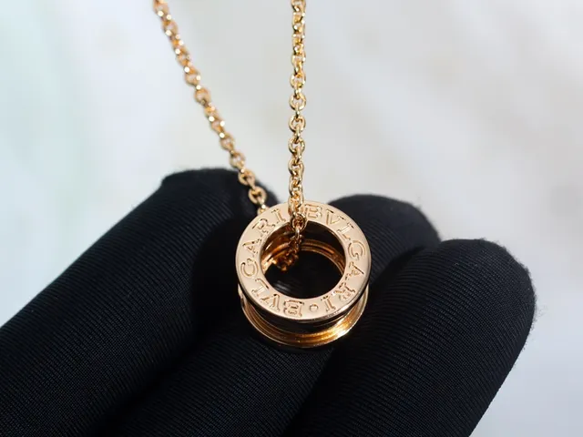 Bvlgari B.zero1 Tubogas bague empilée colier doré 8
