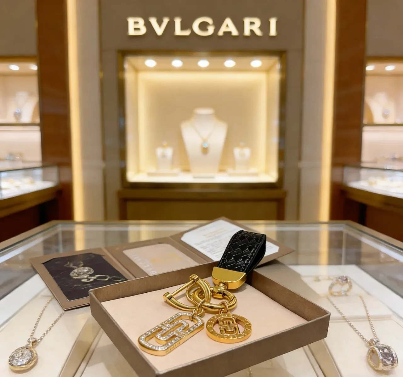 Bvlgari Bracelet cuir tressé or noir métal poli 4