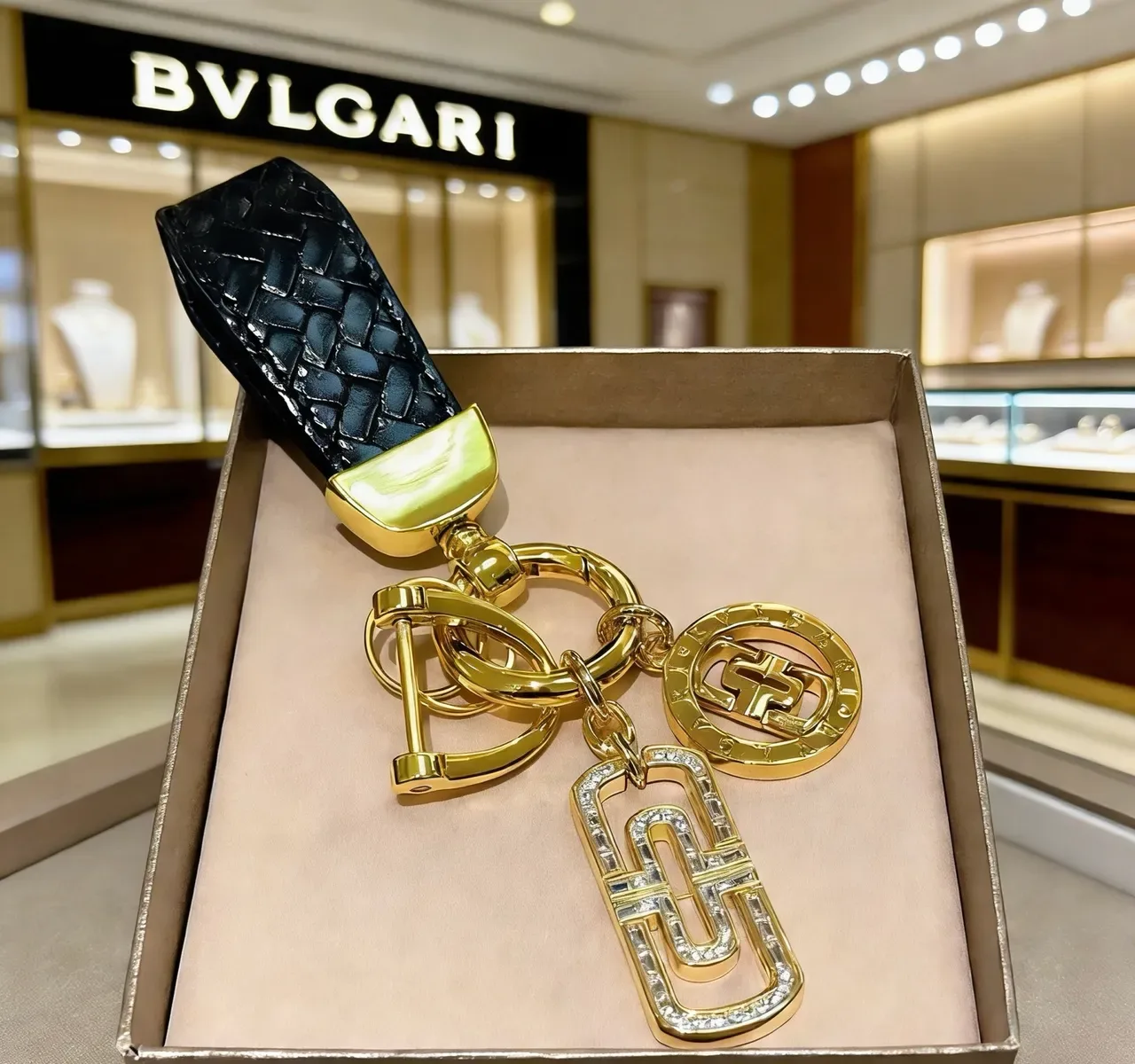 Bvlgari Bracelet cuir tressé or noir métal poli 5