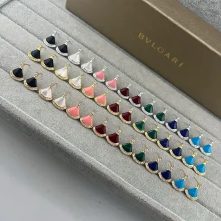 Bvlgari Divas’ Dream पंखे के आकार की एनामेल और पेव ईयररिंग