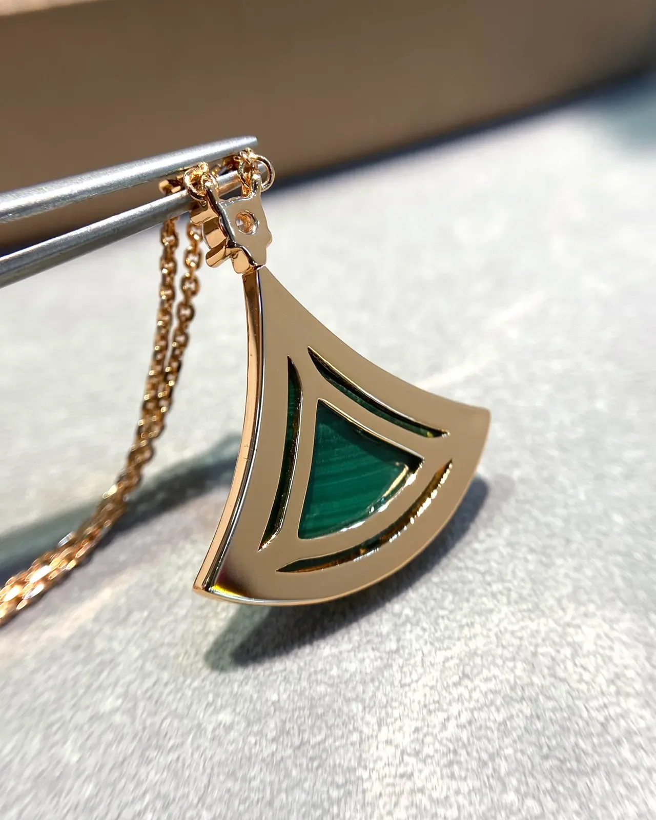 Bvlgari Divas' Dream Colar colgante de leque em malaquita e diamantes 5