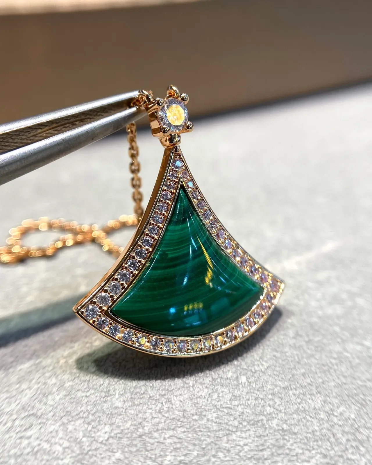 Bvlgari Divas' Dream Colar colgante de leque em malaquita e diamantes 6