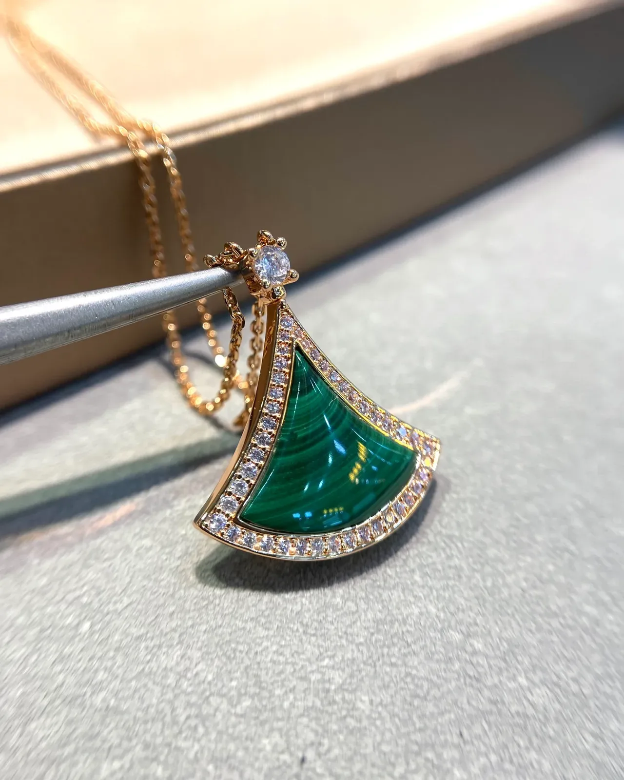 Bvlgari Divas' Dream Colar colgante de leque em malaquita e diamantes 7