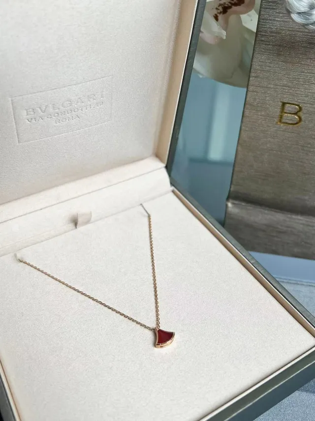 Bvlgari Divas' Dream Collier pendentif en éventail émaillé rouge 7