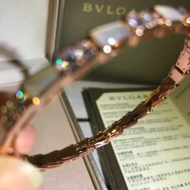 Bvlgari Divas’ Dream Bracelets en Or Rose Perle Mère et Cristaux Pavé 4