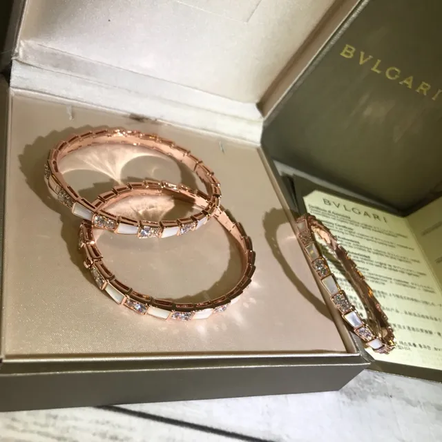 Bvlgari Divas’ Dream Bracelets en Or Rose Perle Mère et Cristaux Pavé 7