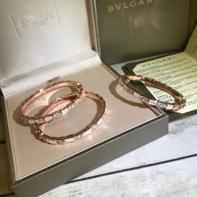 Bvlgari Divas’ Dream Bracelets en Or Rose Perle Mère et Cristaux Pavé 8