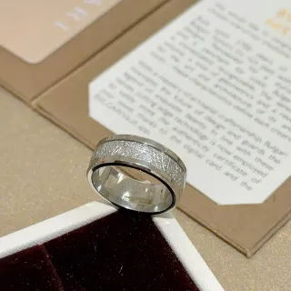 Bvlgari नक्काशी बनावट चौड़ी बैंड अंगूठी