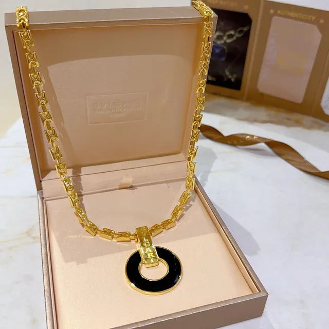 Bvlgari Chaîne à maillons dorée disque émaillé pendentif collier 4
