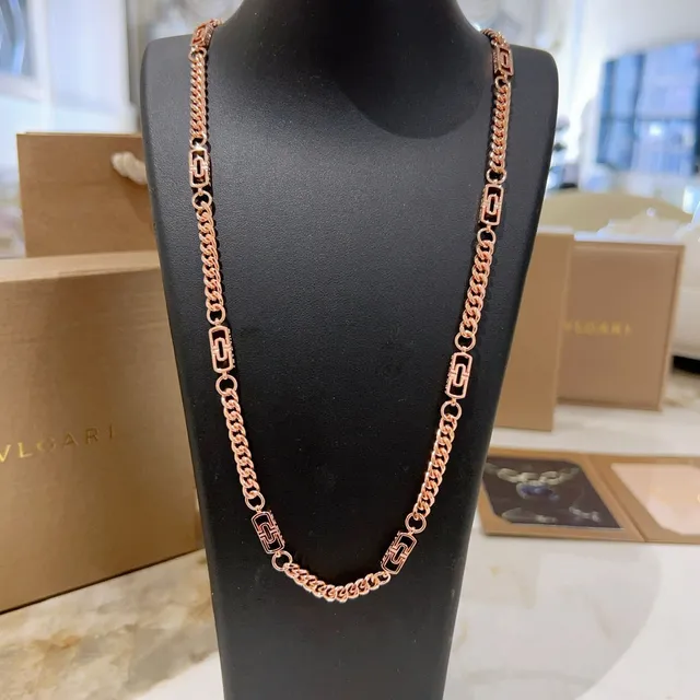 Bvlgari Or Rose Noire Chaîne Curb Détail de Maillon Monogramme Collier 7