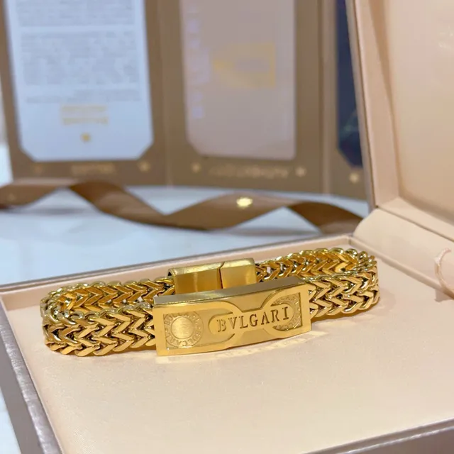 Bvlgari Bracelet Chaîne Curb Tressée en Or Plaque Logo Gravée 6