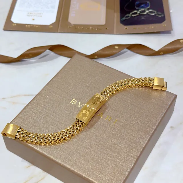 Bvlgari Bracelet Chaîne Curb Tressée en Or Plaque Logo Gravée 7