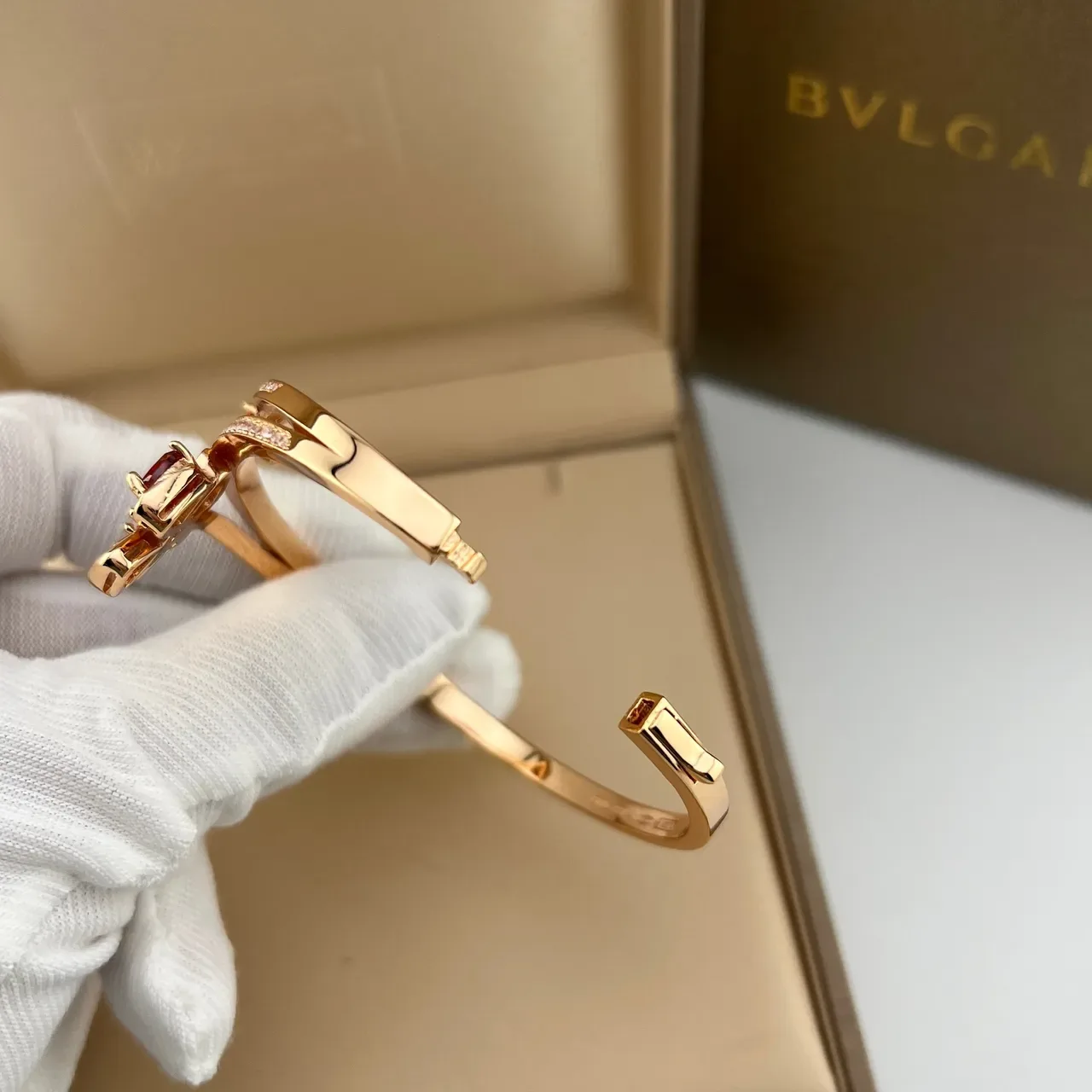 Bvlgari Bracelet Or Rouge Ouvert Double Enroulement Motif Nœud Floral 2