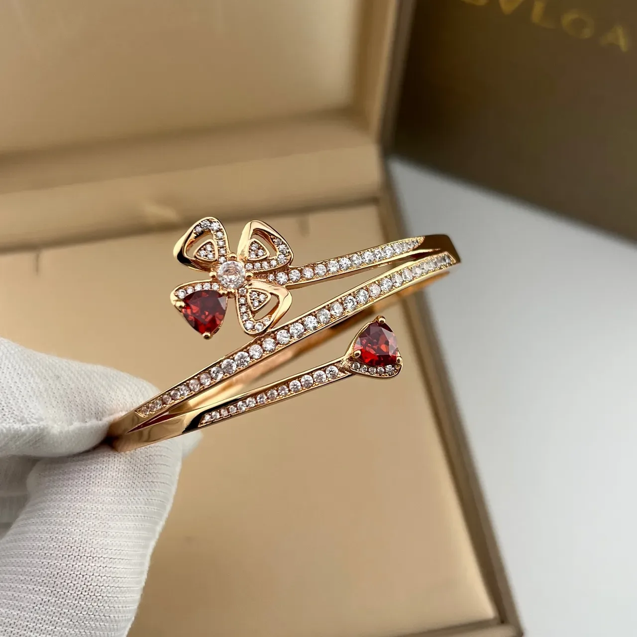 Bvlgari Bracelet Or Rouge Ouvert Double Enroulement Motif Nœud Floral 5