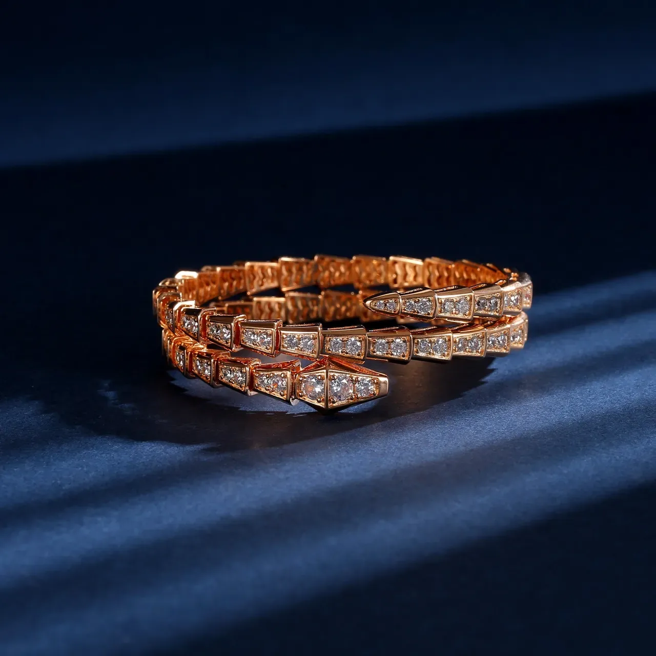 Bvlgari Bracelet en Or et Argent Enroulé Serpentin Articulé Motif d'Écailles 4