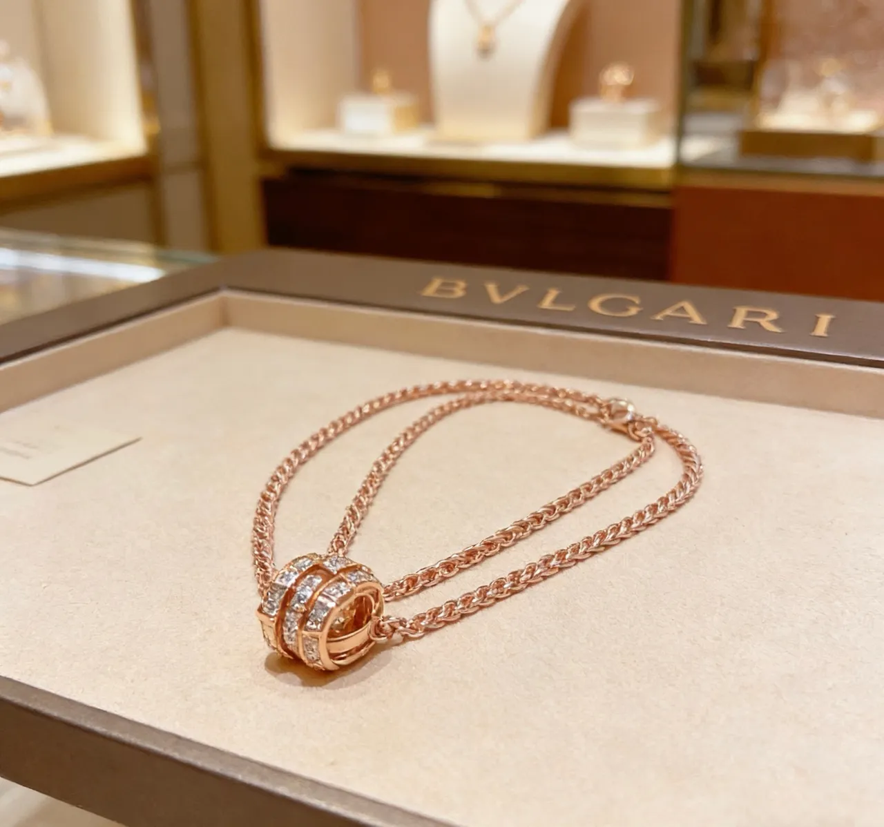 Bvlgari Oro Rosa Blanca Cadena Trenzada Diamantes Pavé Broche Triple Banda Collar 2