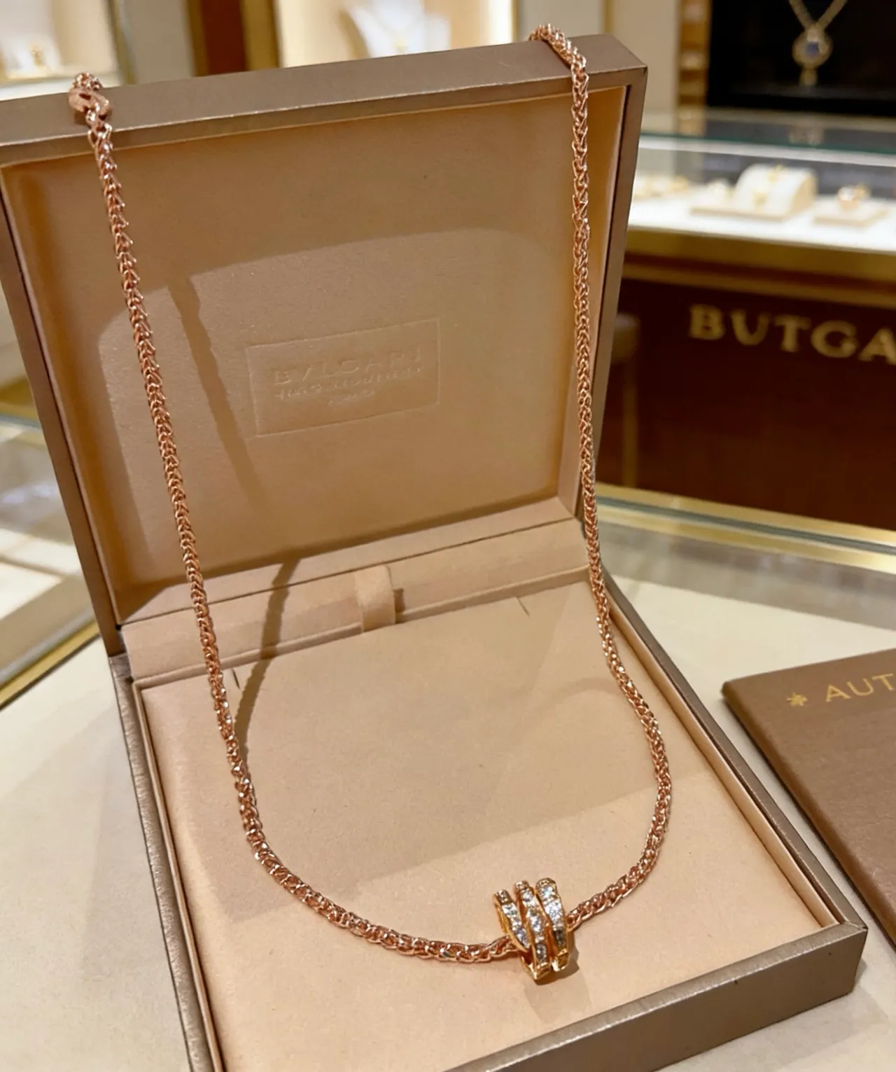 Bvlgari Oro Rosa Blanca Cadena Trenzada Diamantes Pavé Broche Triple Banda Collar 3