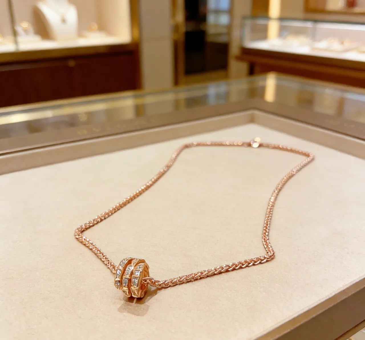 Bvlgari Oro Rosa Blanca Cadena Trenzada Diamantes Pavé Broche Triple Banda Collar 5