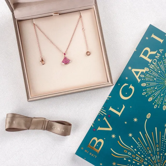 Bvlgari Collier avec Pendentif Éventail en Or Rose Pavé avec Gemme de Couleur Rose 4