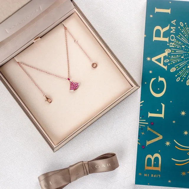 Bvlgari Collier avec Pendentif Éventail en Or Rose Pavé avec Gemme de Couleur Rose 5