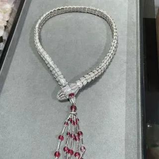 Bvlgari Serpenti হীরা ও রুবি টাসেল হার